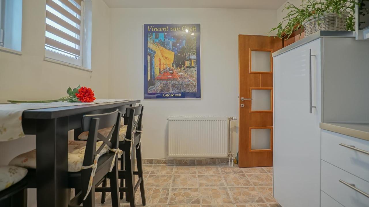 Vilux With Indoor Private Parking Apartment Brasov Exterior photo